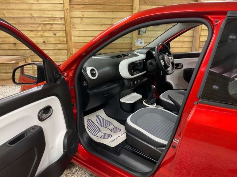 1.0 SCe Play Hatchback 5dr Petrol Manual Euro 6 (70 ps)