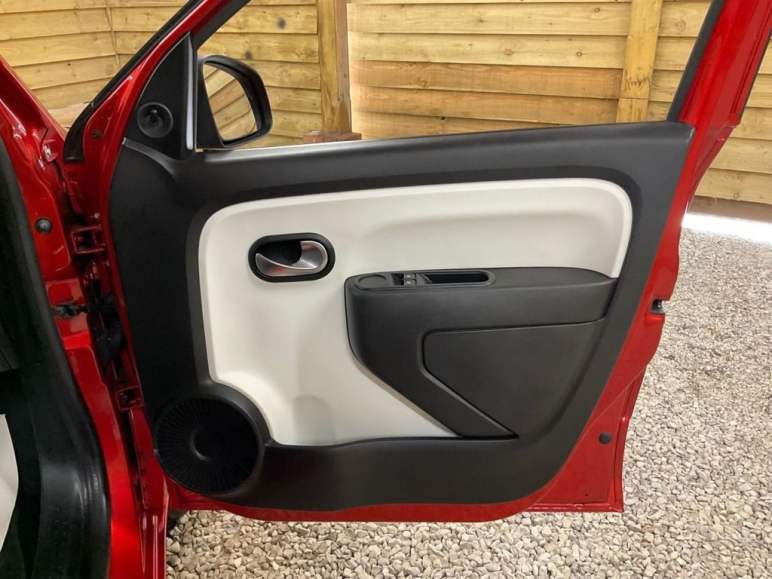 1.0 SCe Play Hatchback 5dr Petrol Manual Euro 6 (70 ps)