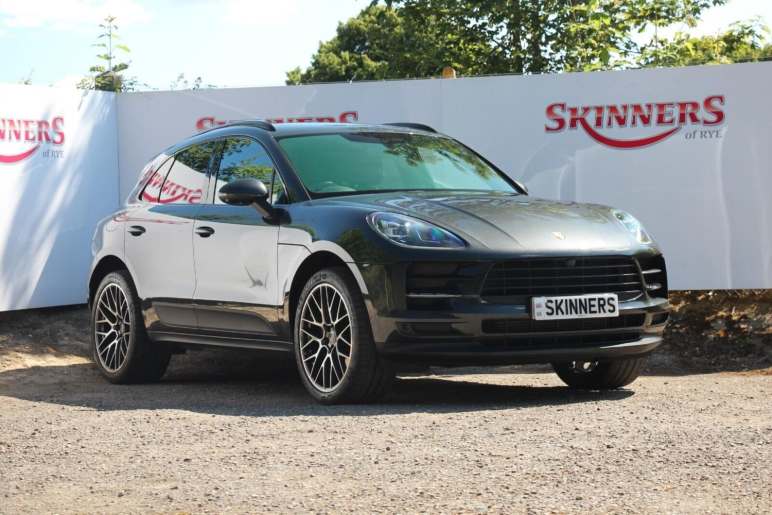 PORSCHE MACAN