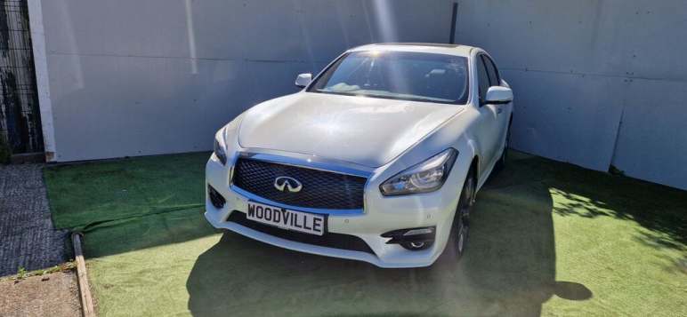 INFINITI Q70