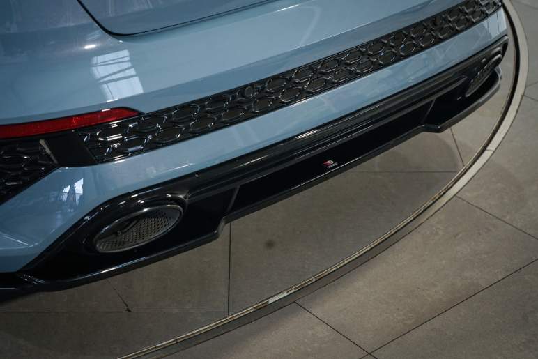 Rs 3 Saloon Carbon Black