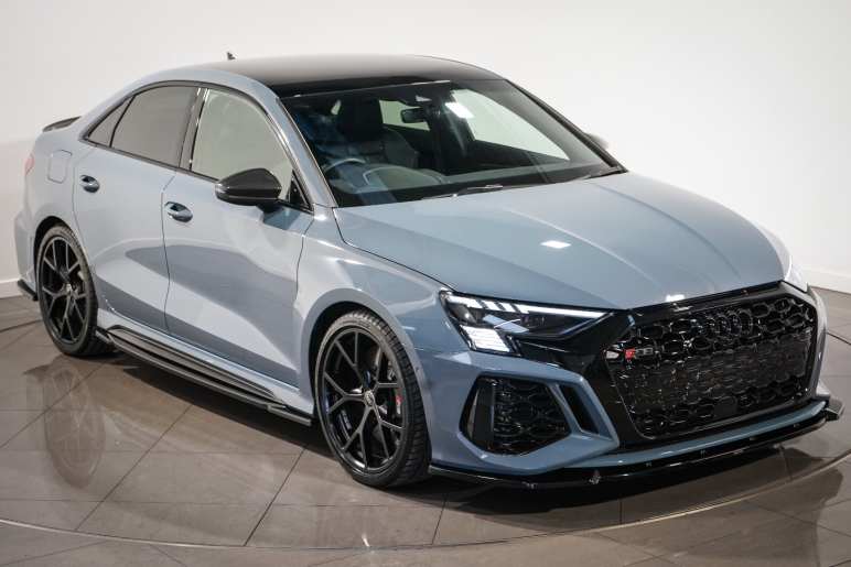 Rs 3 Saloon Carbon Black