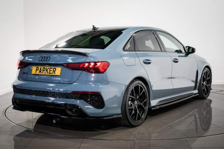 Rs 3 Saloon Carbon Black