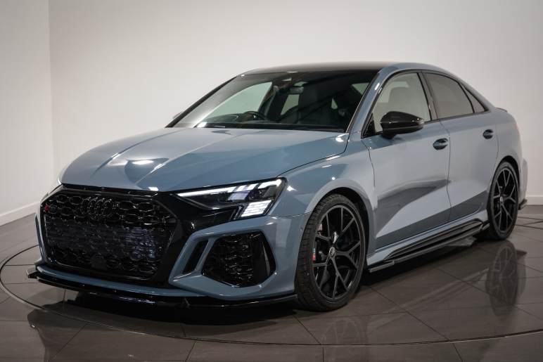 Rs 3 Saloon Carbon Black