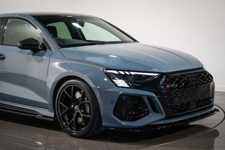 Rs 3 Saloon Carbon Black