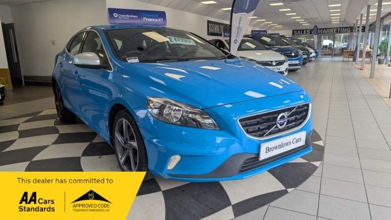VOLVO V40