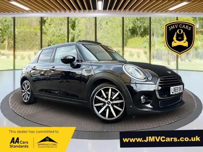 MINI HATCHBACK