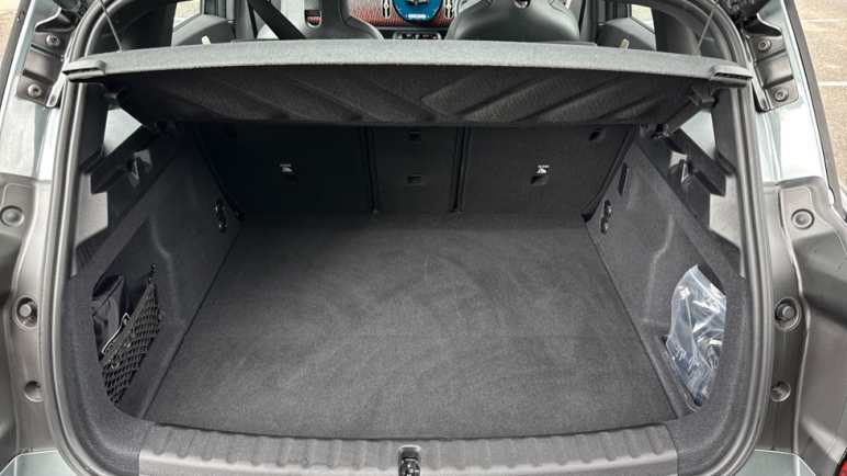 Electric Hatchback SE Sport