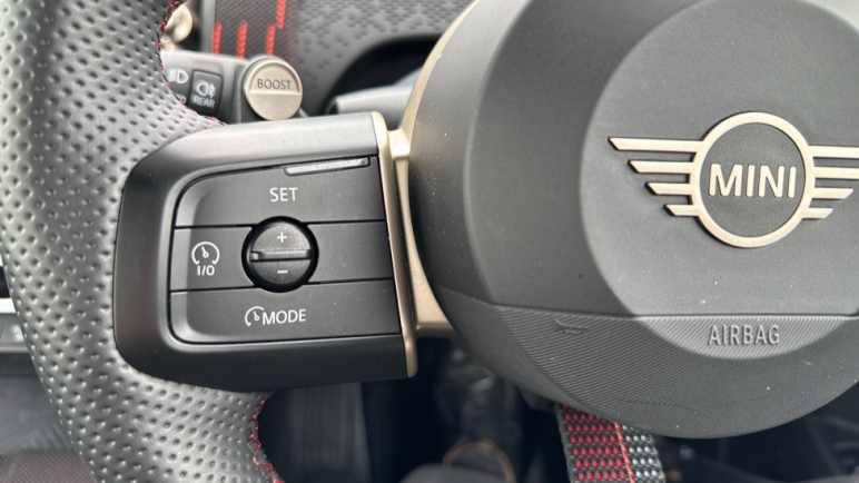 Electric Hatchback SE Sport