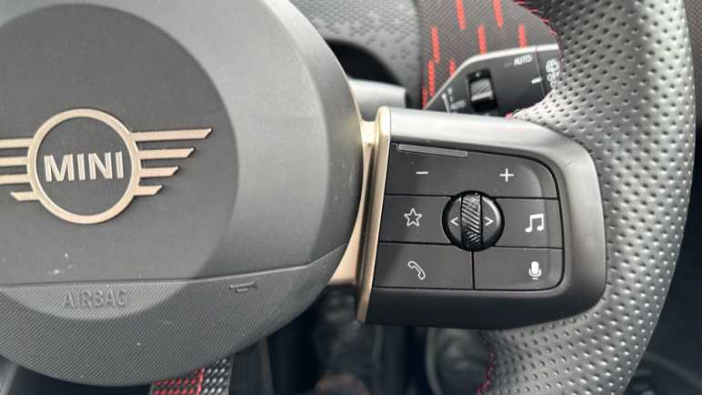 Electric Hatchback SE Sport