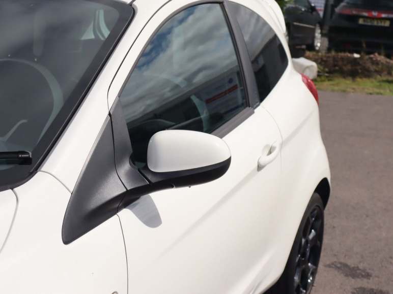 1.2 Zetec White Edition Hatchback 3dr Petrol Manua