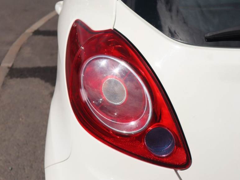 1.2 Zetec White Edition Hatchback 3dr Petrol Manua