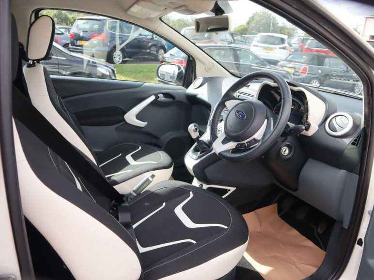 1.2 Zetec White Edition Hatchback 3dr Petrol Manua