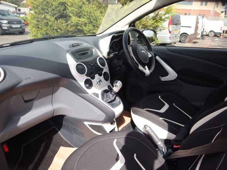 1.2 Zetec White Edition Hatchback 3dr Petrol Manua