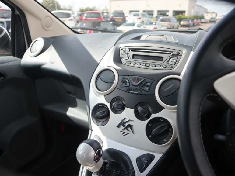 1.2 Zetec White Edition Hatchback 3dr Petrol Manua