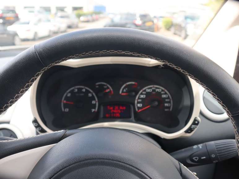 1.2 Zetec White Edition Hatchback 3dr Petrol Manua
