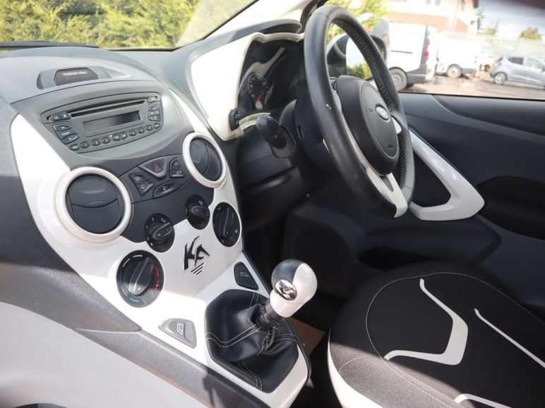 1.2 Zetec White Edition Hatchback 3dr Petrol Manua