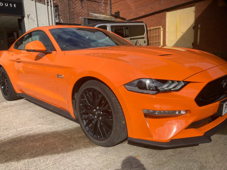 FORD MUSTANG