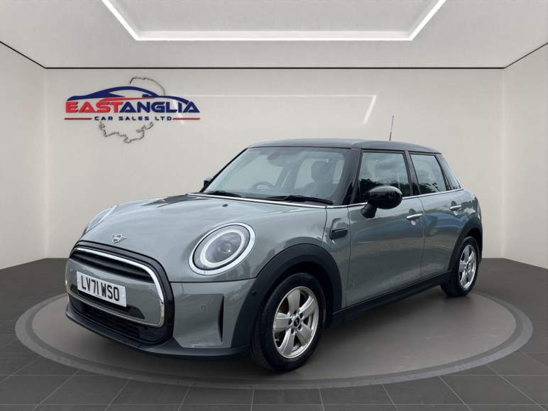 MINI HATCHBACK