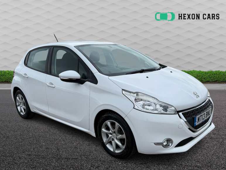 PEUGEOT 208