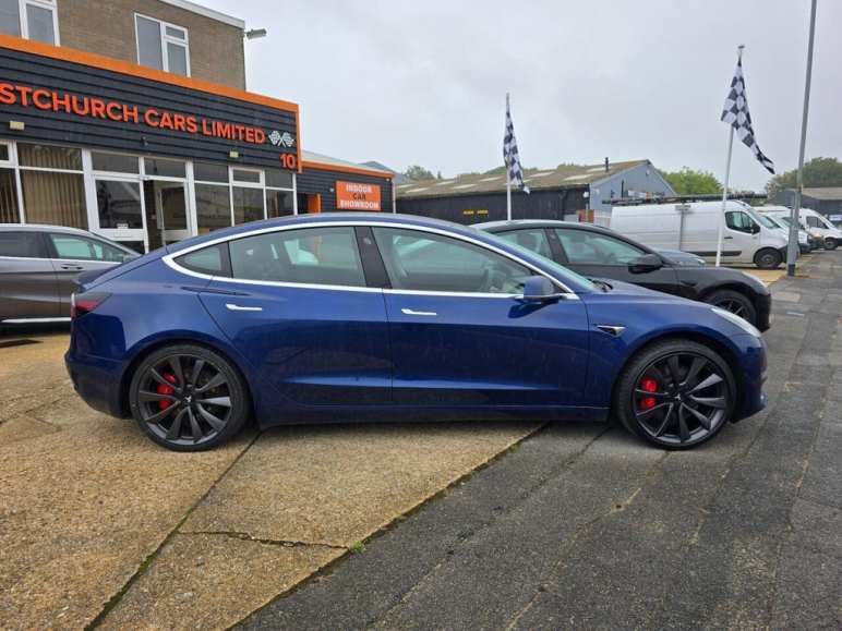 TESLA MODEL 3