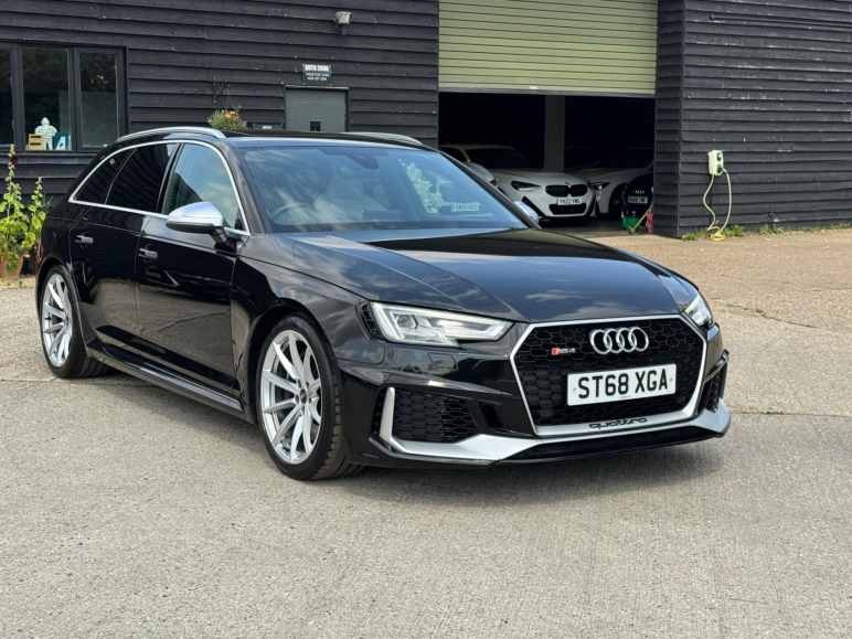 AUDI RS4