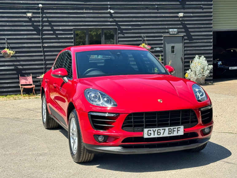 PORSCHE MACAN