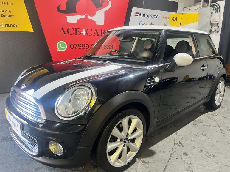 MINI HATCHBACK