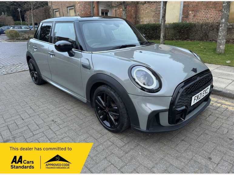 MINI HATCHBACK