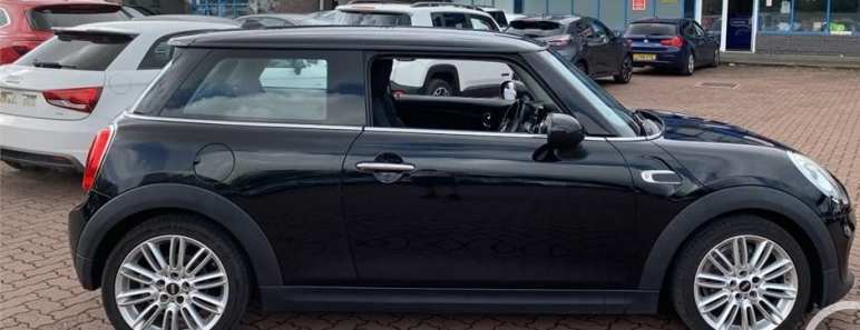 MINI HATCHBACK