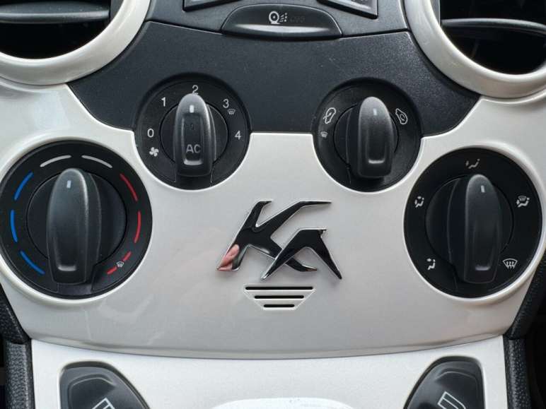 1.2 Zetec Black Edition Hatchback 3dr Petrol Manua