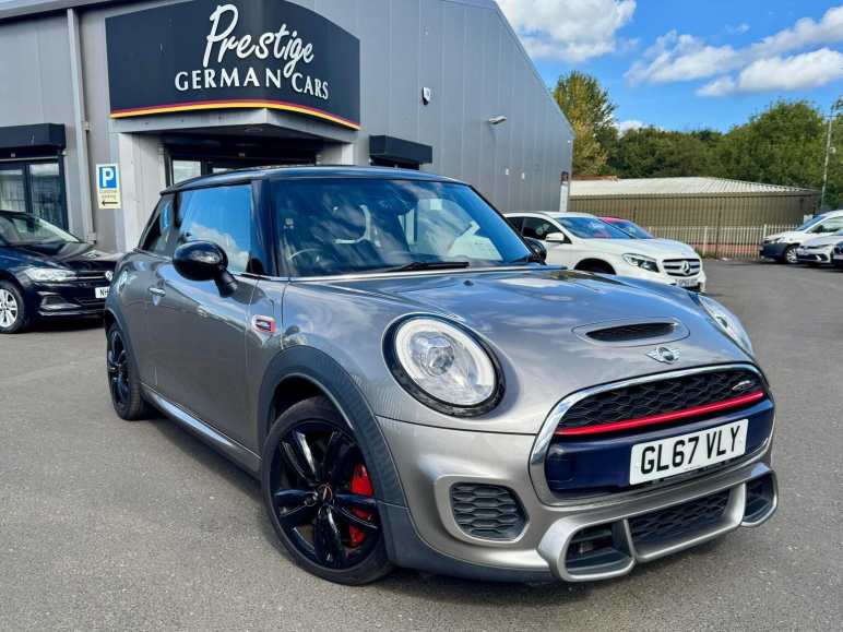 MINI HATCHBACK