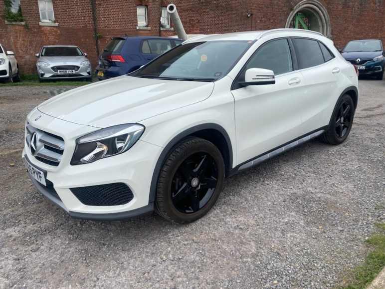 MERCEDES-BENZ GLA