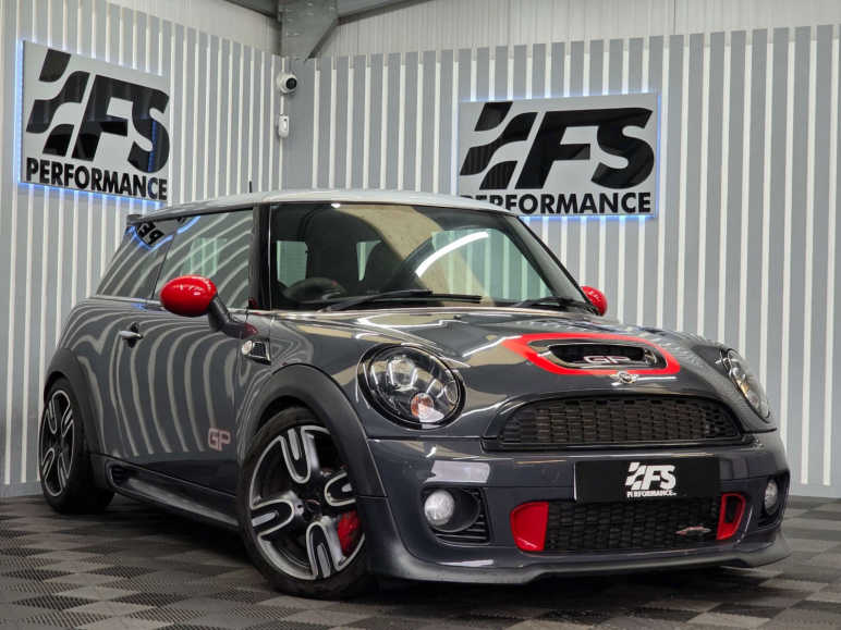 MINI HATCHBACK