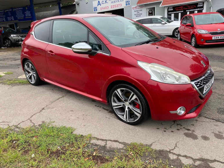 PEUGEOT 208