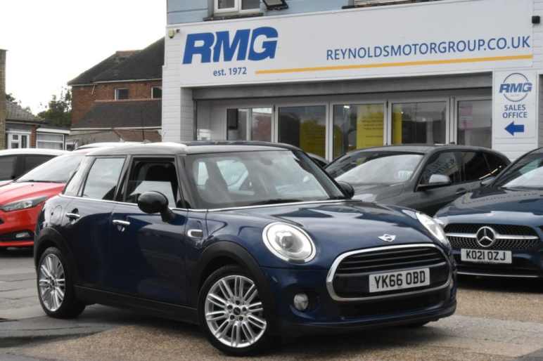 MINI HATCHBACK