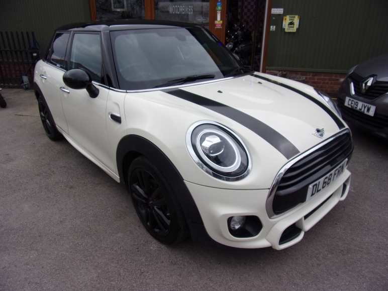 MINI HATCHBACK