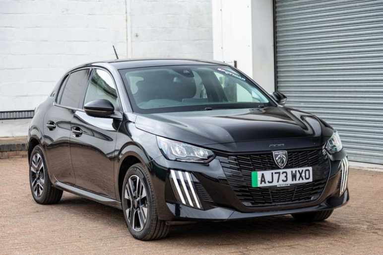 PEUGEOT 208
