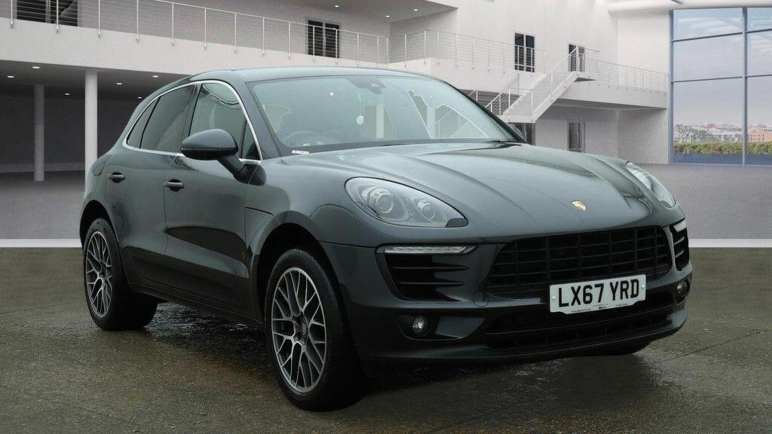PORSCHE MACAN