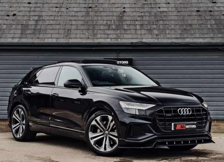 AUDI Q8