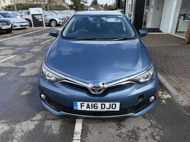 TOYOTA AURIS
