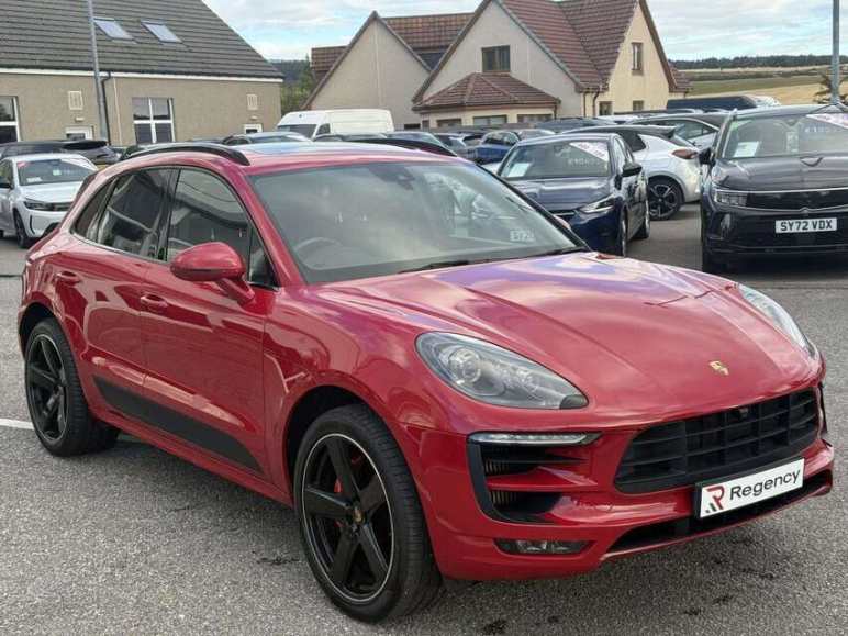 PORSCHE MACAN