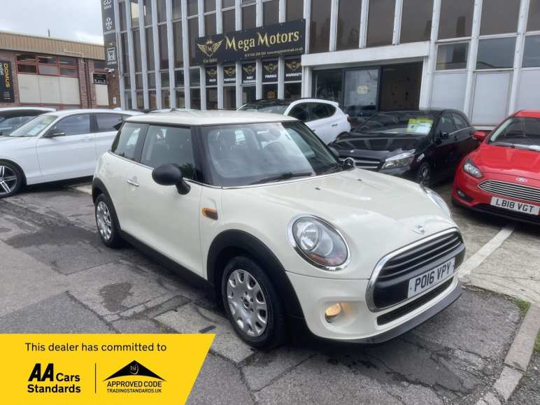 MINI HATCHBACK