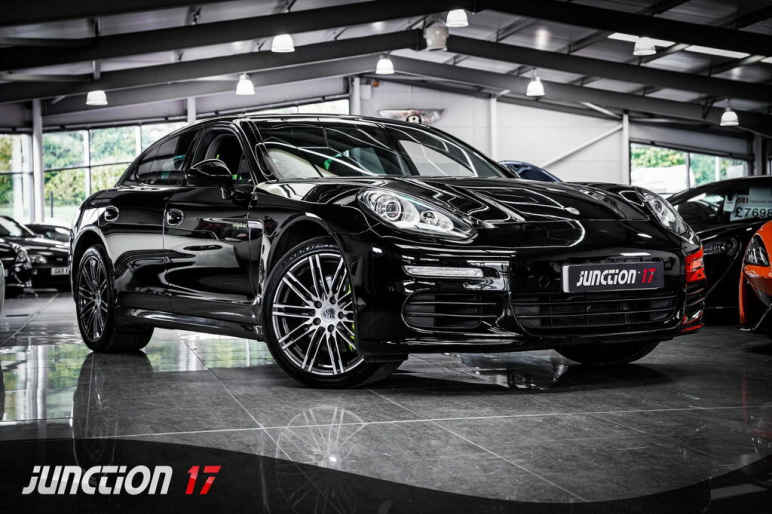 PORSCHE PANAMERA