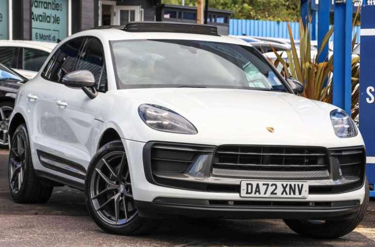 PORSCHE MACAN