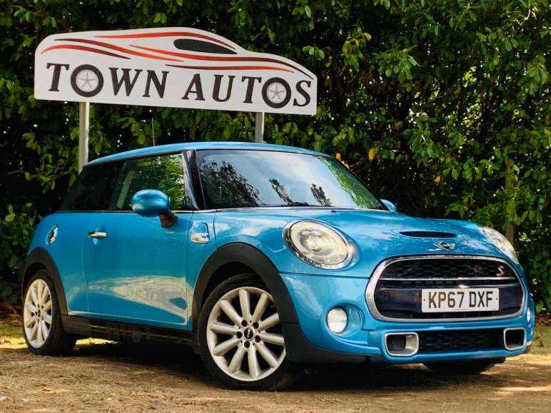 MINI HATCHBACK