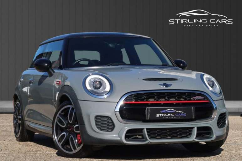 MINI HATCHBACK