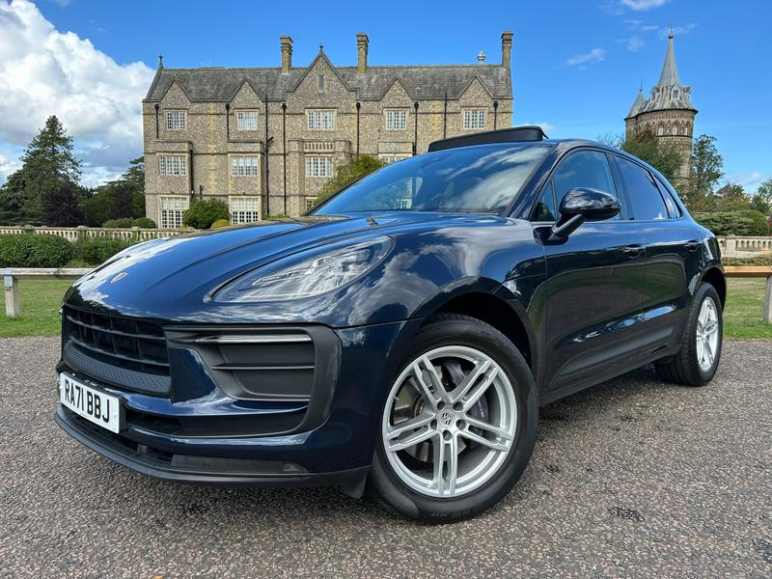 PORSCHE MACAN