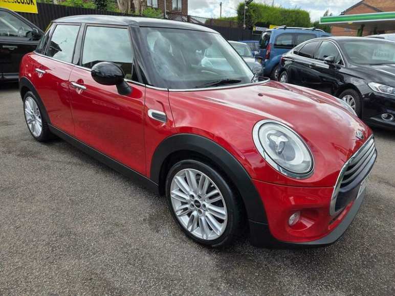 MINI HATCHBACK