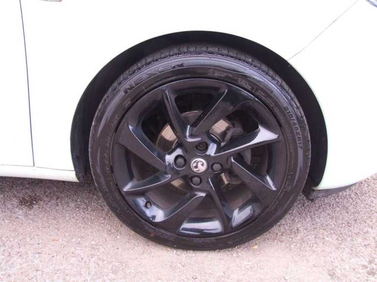 1.2i ENERGISED Black Jack Euro 6 3dr